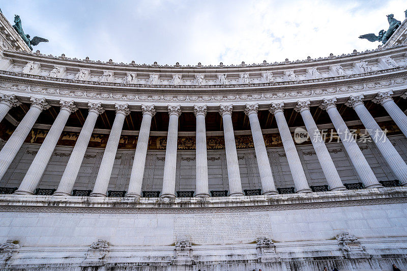 位于罗马Vittoriano的Altare della Patria柱廊